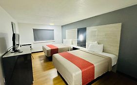 Evergreen Inn & Suites Portland (Adults Only)